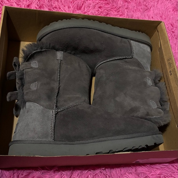 UGG Bailey Charcoal Bow Boots - Picture 7 of 9